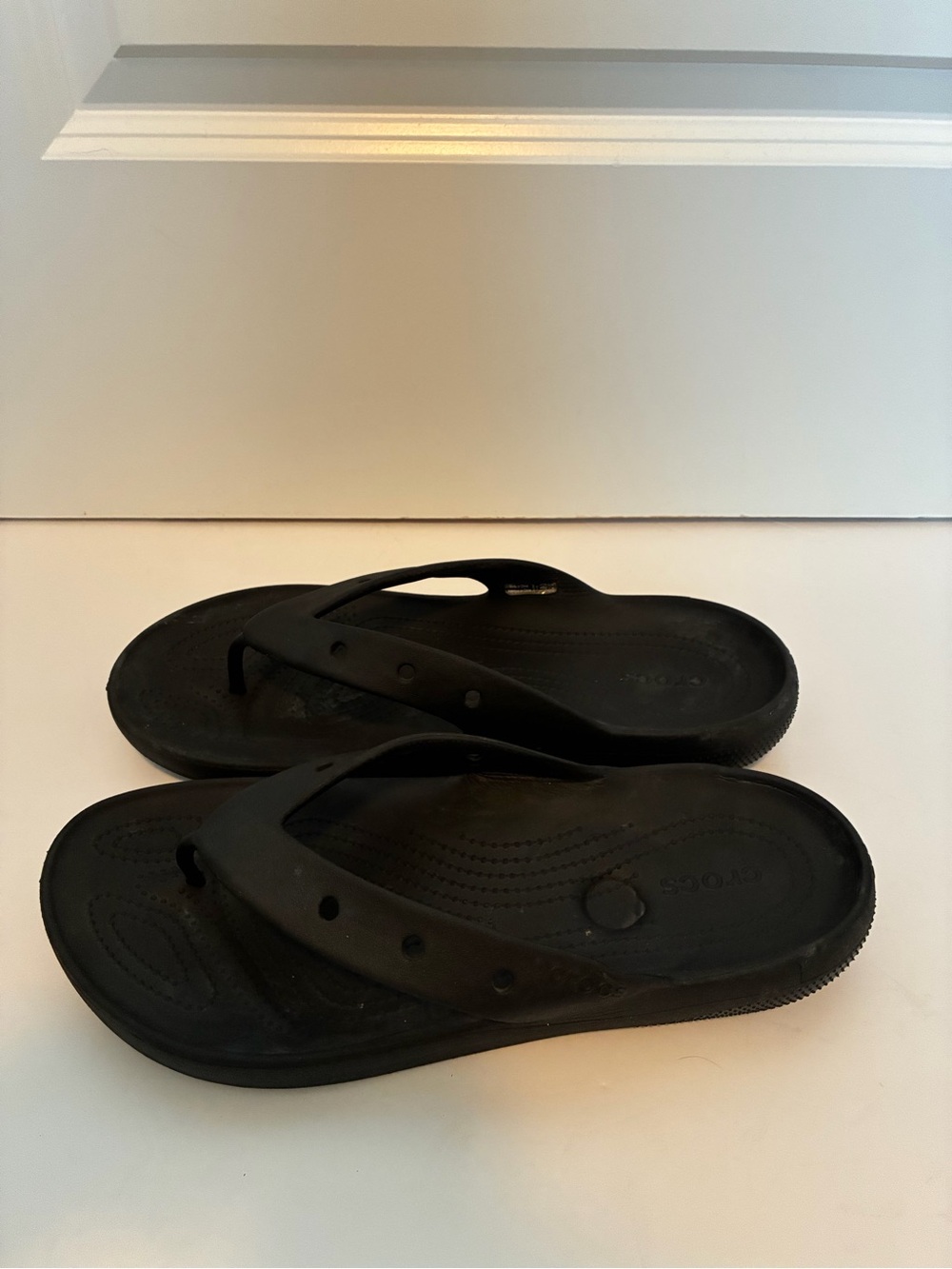 Men’s Crocs black flip flops